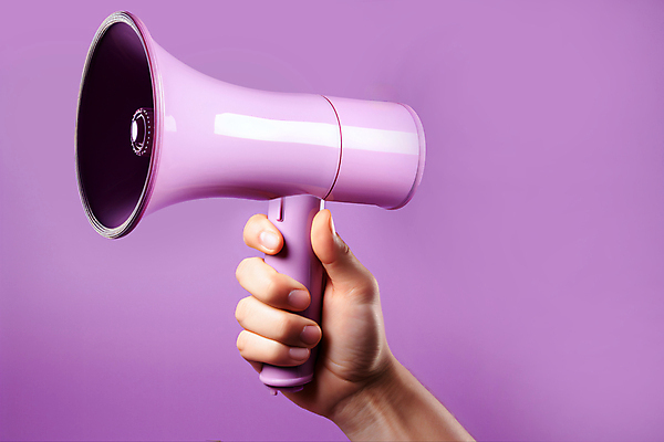 JPG 편집이미지 손 들기 이벤트 신체부위 보라색 확성기 잡기 알림 디지털합성 편집실사 AI인물포토 AI콘텐츠 컬러 모션 사람 CG 파일형식 AI포토