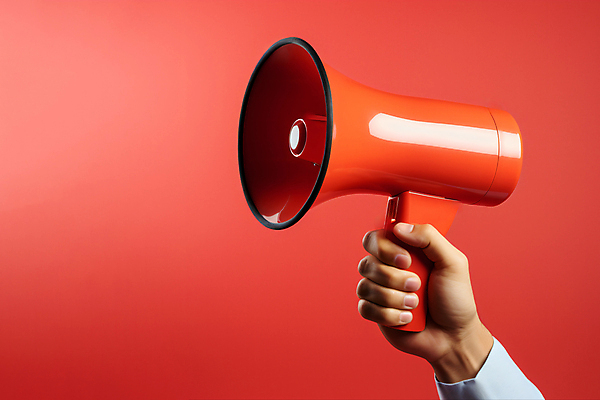 JPG 편집이미지 손 들기 이벤트 신체부위 빨간색 확성기 잡기 알림 디지털합성 편집실사 AI인물포토 AI콘텐츠 컬러 모션 사람 CG 파일형식 AI포토