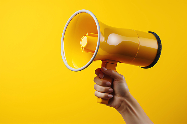 JPG 편집이미지 손 들기 이벤트 신체부위 노란색 확성기 잡기 알림 디지털합성 편집실사 AI인물포토 AI콘텐츠 컬러 모션 사람 CG 파일형식 AI포토