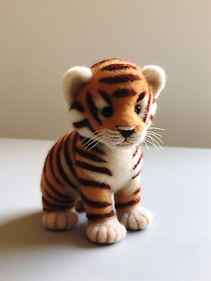 JPG 편집이미지 인형 사람없음 갈색 모형 귀여움 호랑이 공예 디지털합성 편집실사 양모펠트 AI포토 AI콘텐츠 컬러 컨셉 포유류 취미 CG 양모 펠트 파일형식