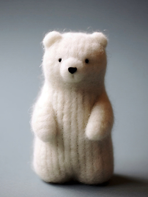 JPG 편집이미지 인형 사람없음 모형 귀여움 공예 디지털합성 북극곰 편집실사 양모펠트 AI포토 AI콘텐츠 컨셉 곰 취미 CG 양모 펠트 파일형식