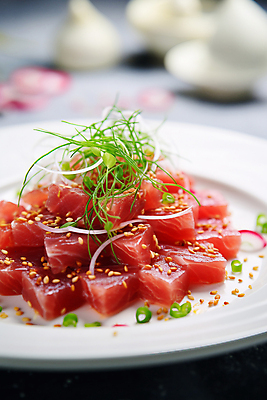 JPG 편집이미지 접시 요리 사람없음 참치 디지털합성 참치회 플레이팅 편집실사 AI포토 AI콘텐츠 식기 어류 생선회 상차림 CG 파일형식