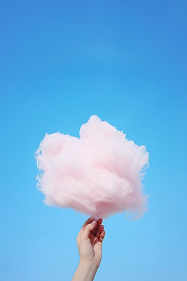 JPG 편집이미지 손 하늘 신체부위 잡기 달콤 솜사탕 편집실사 AI인물포토 AI콘텐츠 모션 디저트 사람 맛 CG 파일형식 AI포토