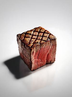 JPG 편집이미지 음식 육류 스테이크 사람없음 신선 큐브 디지털합성 덩어리 편집소스 편집실사 AI컴퓨터그래픽 AI콘텐츠 식재료 서양음식 CG 파일형식