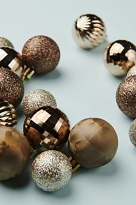 포토 JPG 스튜디오촬영 하늘색 백그라운드 크리스마스장식 크리스마스 겨울 사람없음 갈색 오브젝트 오너먼트 카피스페이스 국내포토 계절 기념일 컬러 실내 파란색 공백 파일형식