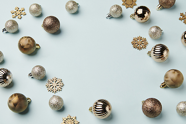 포토 JPG 스튜디오촬영 하늘색 백그라운드 크리스마스장식 크리스마스 겨울 프레임 눈꽃 사람없음 하이앵글 오브젝트 오너먼트 카피스페이스 국내포토 계절 기념일 뷰포인트 눈_날씨 실내 파란색 공백 파일형식