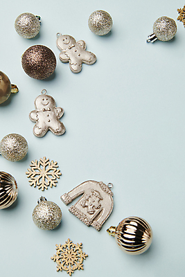 포토 JPG 스튜디오촬영 하늘색 백그라운드 크리스마스장식 크리스마스 겨울 사람없음 하이앵글 모형 은색 스웨터 오브젝트 니트 겨울옷 키링 진저쿠키 오너먼트 카피스페이스 국내포토 옷 계절 기념일 뷰포인트 컬러 상의 실내 파란색 쿠키 공백 파일형식