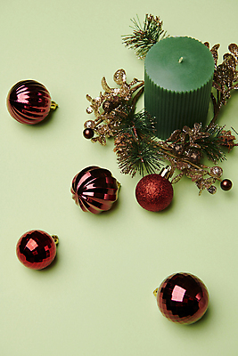 포토 JPG 스튜디오촬영 백그라운드 크리스마스장식 크리스마스 겨울 초 사람없음 연두색 하이앵글 오브젝트 오너먼트 국내포토 계절 기념일 뷰포인트 실내 초록색 파일형식