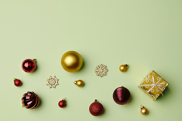 포토 JPG 스튜디오촬영 백그라운드 크리스마스장식 크리스마스 겨울 눈꽃 사람없음 연두색 선물상자 하이앵글 오브젝트 오너먼트 카피스페이스 국내포토 계절 기념일 뷰포인트 눈_날씨 실내 선물 초록색 상자 공백 파일형식