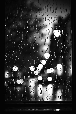 JPG 편집이미지 흑백 사람없음 여름 검은색 비 보케 장마 빗물 블러효과 편집실사 AI포토 AI콘텐츠 자연요소 계절 컬러 날씨 촬영기법 비_날씨 CG 블러 파일형식 효과