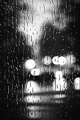 JPG 편집이미지 흑백 사람없음 여름 검은색 비 보케 장마 빗물 블러효과 편집실사 AI포토 AI콘텐츠 자연요소 계절 컬러 날씨 촬영기법 비_날씨 CG 블러 파일형식 효과