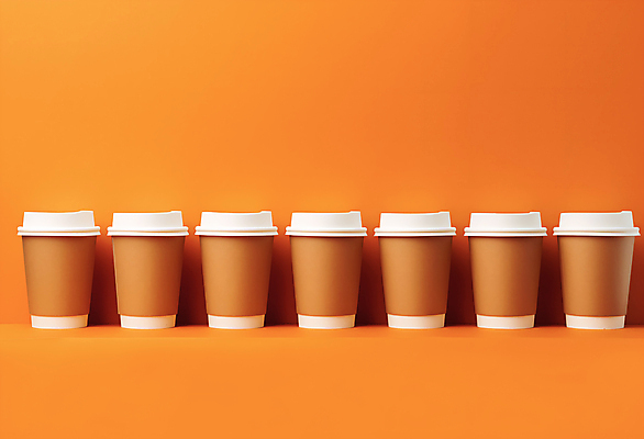 JPG 편집이미지 커피 사람없음 주황색 커피잔 일회용 오브젝트 일렬 테이크아웃 테이크아웃컵 카피스페이스 편집실사 AI포토 AI콘텐츠 음료 컬러 잔 컵 공백 CG 파일형식