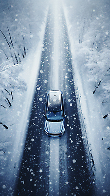 JPG 나무 편집이미지 도로 겨울 자동차 사람없음 운전 눈 디지털합성 안전운전 눈길운전 폭설 눈내림 눈덮임 편집실사 AI포토 AI콘텐츠 자연요소 식물 계절 길 육상교통 컨셉 교통시설 모션 날씨 눈_날씨 자연재해 CG 교통안전 파일형식