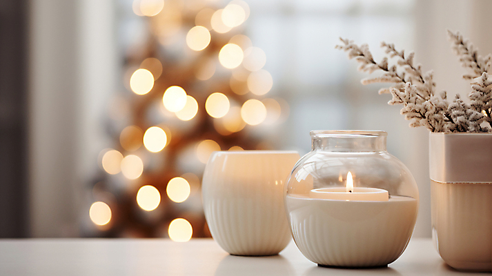 JPG 편집이미지 화분 크리스마스 겨울 초 실내 사람없음 컵 디지털합성 보케 빛망울 연말 홈파티 편집실사 AI포토 AI콘텐츠 식기 계절 기념일 내부 빛 파티 CG 파일형식