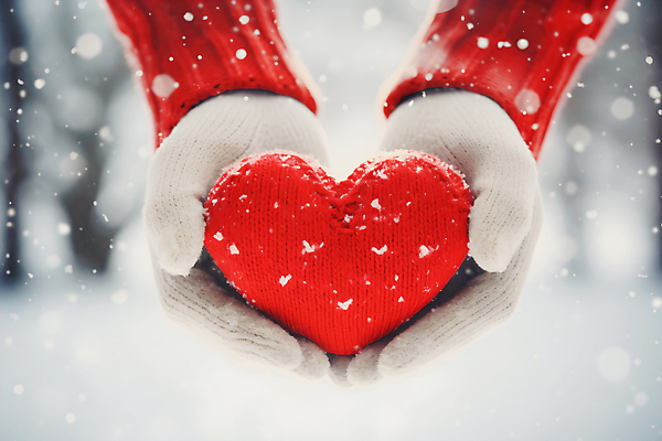 JPG 편집이미지 손 장갑 백그라운드 겨울 들기 신체부위 빨간색 하트 눈 편집실사 AI인물포토 AI콘텐츠 자연요소 모양 잡화 계절 컬러 모션 날씨 사람 CG 파일형식 AI포토