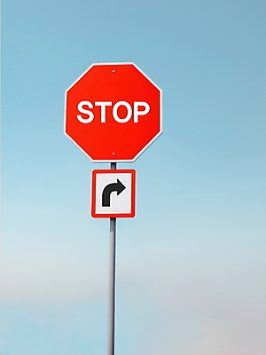 PSD 편집이미지 화살표 교통 하늘 사람없음 표지판 정지 디지털합성 도로표지판 육각형 우회전 편집소스 이미지편집 도형 도로 모션 알림판 운전 파일형식