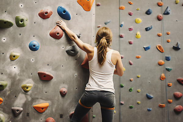 JPG 편집이미지 여자 벽 스포츠 실내 한명 상반신 성인 취미 운동 잡기 암벽 디지털합성 오르기 암벽등반 클라이밍 성인여자한명만 편집실사 AI인물포토 AI콘텐츠 1 모션 건강 사람 내부 등산 등반 CG 여자한명만 성인여자만 파일형식 AI포토