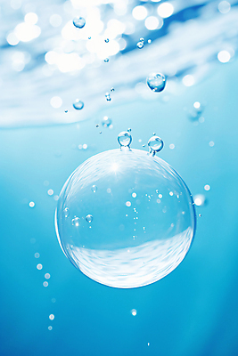 JPG 편집이미지 하늘색 백그라운드 사람없음 물 빛 수중 거품 물방울 물기포 편집실사 AI컴퓨터그래픽 AI콘텐츠 자연요소 파란색 CG 파일형식