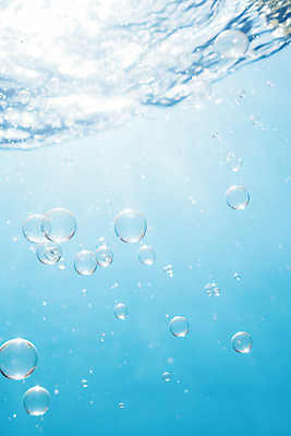 JPG 편집이미지 하늘색 백그라운드 사람없음 물 빛 수중 거품 물방울 물기포 잔물결 편집실사 AI컴퓨터그래픽 AI콘텐츠 자연요소 물결 파란색 CG 파일형식