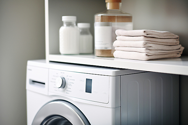 JPG 편집이미지 가사 선반 실내 사람없음 인테리어 쌓기 깨끗함 공간 빨래 천 세제 디지털합성 세탁기 드럼세탁기 빨랫감 세탁실 편집실사 AI포토 AI콘텐츠 디자인 가구 컨셉 모션 내부 가전제품 직물 CG 파일형식