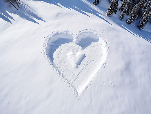 JPG 편집이미지 백그라운드 설경 겨울 자연 풍경 사람없음 설원 흰색 하트 편집실사 AI포토 AI콘텐츠 모양 계절 컬러 눈_날씨 CG 생태계 파일형식
