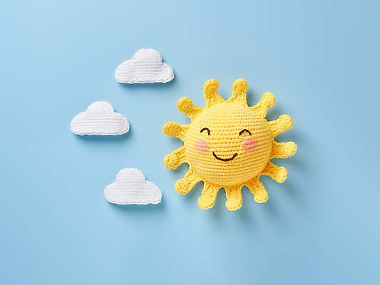 JPG 구름 편집이미지 재질 날씨 미소 사람없음 태양 뜨개질 털실 디지털합성 질감 편집소스 이모지 뜨개인형 편집실사 AI포토 AI콘텐츠 자연요소 인형 표정 취미 실 CG 파일형식