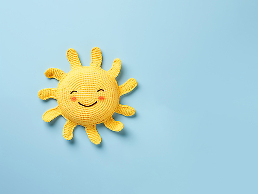 JPG 편집이미지 재질 날씨 미소 사람없음 태양 뜨개질 털실 디지털합성 질감 편집소스 이모지 뜨개인형 편집실사 AI포토 AI콘텐츠 자연요소 인형 표정 취미 실 CG 파일형식