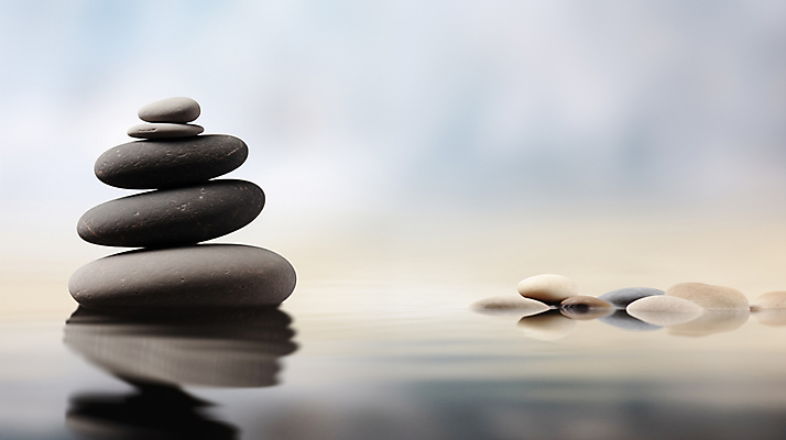 JPG 편집이미지 물결 사람없음 물 반사 고요 석탑 디지털합성 명상 차분 편집실사 젠 AI포토 AI콘텐츠 자연요소 컨셉 쌓기 탑 돌_바위 CG 파일형식