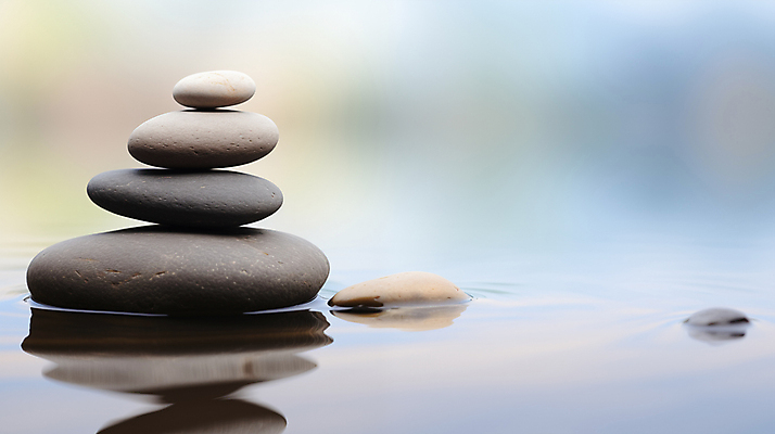 JPG 편집이미지 물결 사람없음 물 반사 고요 석탑 디지털합성 명상 차분 편집실사 젠 AI포토 AI콘텐츠 자연요소 컨셉 쌓기 탑 돌_바위 CG 파일형식