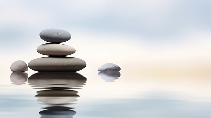 JPG 편집이미지 물결 사람없음 물 반사 고요 석탑 디지털합성 명상 차분 편집실사 젠 AI포토 AI콘텐츠 자연요소 컨셉 쌓기 탑 돌_바위 CG 파일형식