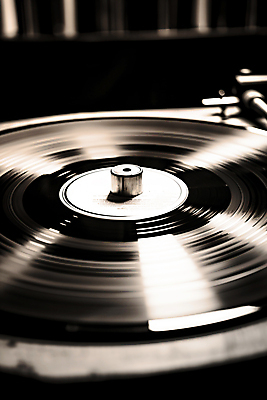 JPG 편집이미지 음악 흑백 사람없음 레코드 분위기 감성 턴테이블 레코드플레이어 편집실사 AI포토 AI콘텐츠 컨셉 문화예술 촬영기법 음반 CG 파일형식