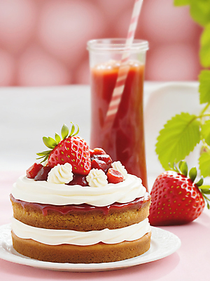 JPG 편집이미지 접시 잎 딸기 디저트 사람없음 빨간색 케이크 달콤 딸기케이크 편집실사 AI포토 AI콘텐츠 식물 식기 음식 컬러 과일 맛 CG 파일형식