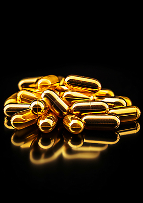 JPG 편집이미지 건강 사람없음 알약 약 반사 어둠 금색 광택 건강보조식품 무더기 편집실사 AI포토 AI콘텐츠 컬러 의학 CG 건강식품 파일형식