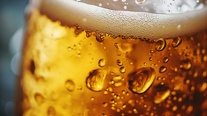 JPG 편집이미지 맥주 근접촬영 사람없음 아웃포커스 빛 주황색 거품 물방울 시원함 디지털합성 상쾌 편집소스 편집실사 AI포토 AI콘텐츠 감정 뷰포인트 컬러 주류 촬영기법 CG 파일형식