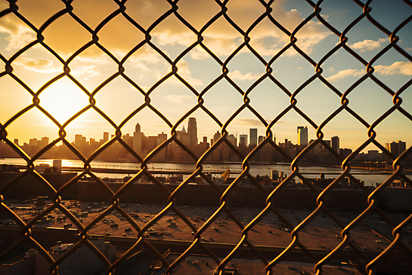 JPG 구름 편집이미지 실루엣 하늘 사람없음 건물 노을 일몰 도시 그물 분위기 철조망 편집실사 AI포토 AI콘텐츠 자연요소 건축물 컨셉 촬영기법 CG 파일형식