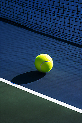 JPG 편집이미지 그림자 취미 사람없음 파란색 테니스 네트 테니스장 테니스공 편집실사 AI포토 AI콘텐츠 스포츠 컬러 공 스포츠시설 구기 테니스용품 CG 파일형식