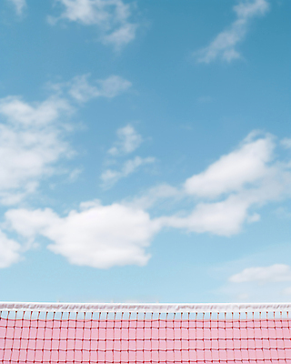 JPG 구름 편집이미지 하늘색 하늘 취미 사람없음 테니스 테니스장 편집실사 AI포토 AI콘텐츠 자연요소 스포츠시설 파란색 구기 CG 파일형식