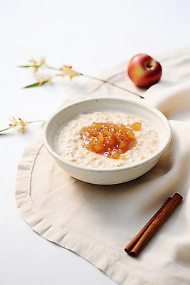 JPG 편집이미지 그릇 다이어트 사람없음 사과 천 디지털합성 식단 건강식 다이어트음식 사과잼 시나몬스틱 오트밀 귀리 오버나이트오트밀 편집실사 AI포토 AI콘텐츠 식기 음식 과일 곡류 건강 직물 잼 CG 시나몬 파일형식