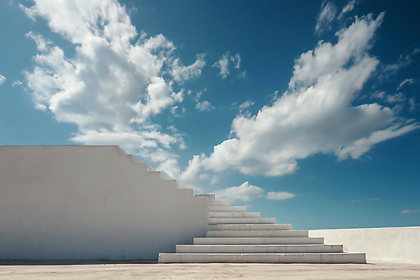 JPG 구름 편집이미지 건축 백그라운드 하늘 풍경 사람없음 계단 공간 디지털합성 모던 오르막 편집소스 미니멀 비어있는 편집실사 AI포토 AI콘텐츠 자연요소 CG 파일형식