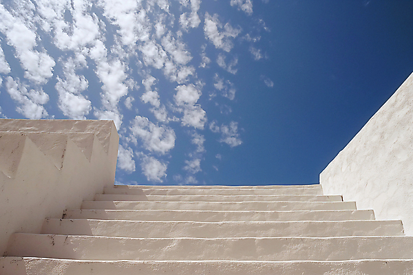 JPG 구름 편집이미지 건축 백그라운드 하늘 풍경 사람없음 계단 공간 디지털합성 모던 오르막 편집소스 미니멀 비어있는 편집실사 AI포토 AI콘텐츠 자연요소 CG 파일형식