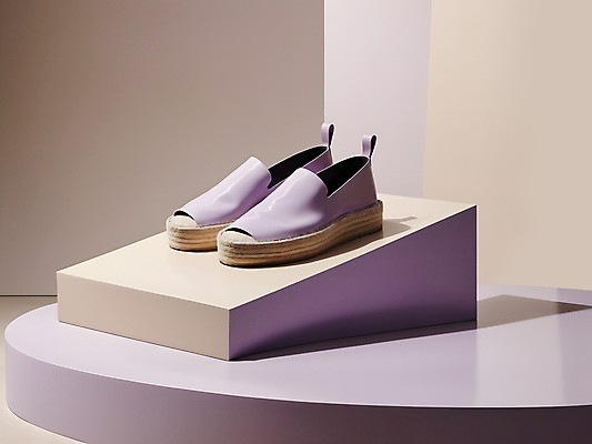 JPG 편집이미지 디자인 패션 사람없음 샌들 디지털합성 여성용 연보라색 단상 편집소스 편집실사 AI포토 AI콘텐츠 신발 보라색 CG 파일형식