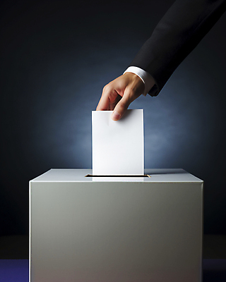 JPG 편집이미지 손 정장 신체부위 검은색 투표 선거 디지털합성 투표함 용지 유권자 편집실사 AI인물포토 AI콘텐츠 옷 종이 컬러 사람 민주주의 CG 파일형식 AI포토