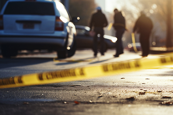 JPG 전신 편집이미지 자동차 세명 금지 경찰 사건 디지털합성 테이프 사고현장 수사 폴리스라인 접근 편집실사 AI인물포토 AI콘텐츠 직업 육상교통 문구용품 사람 CG 파일형식 AI포토