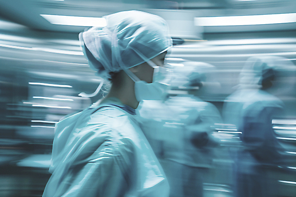 JPG 편집이미지 병원 여러명 성인 치료 파란색 간호사 의료진 의사 수술 디지털합성 수술복 의료성형뷰티 성인만 편집실사 IC큐레이션 AI인물포토 AI콘텐츠 직업 컬러 다수 의학 사람 가운 CG 파일형식 AI포토