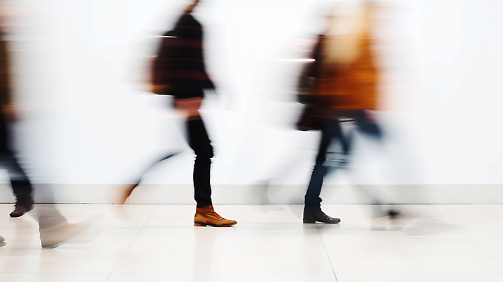 JPG 전신 편집이미지 이동 비즈니스 사람 여러명 일상 걷기 도시 속도 바쁨 잔상 편집실사 AI인물포토 AI콘텐츠 다수 컨셉 모션 라이프 CG 파일형식 AI포토