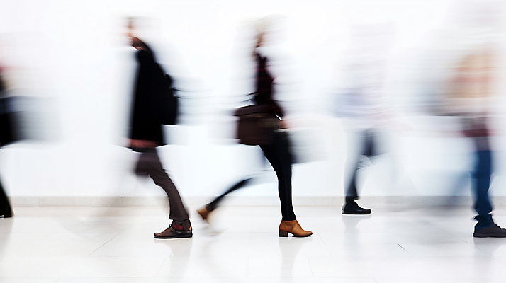 JPG 전신 편집이미지 이동 비즈니스 사람 여러명 일상 걷기 도시 속도 바쁨 잔상 편집실사 AI인물포토 AI콘텐츠 다수 컨셉 모션 라이프 CG 파일형식 AI포토