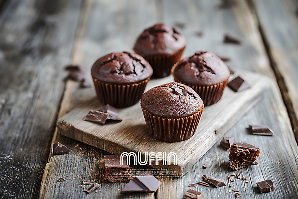 PSD 편집이미지 음식 조각 디저트 사람없음 초콜릿 달콤 머핀 나무도마 초콜릿머핀 이미지편집 빵 도마 목재 맛 파일형식