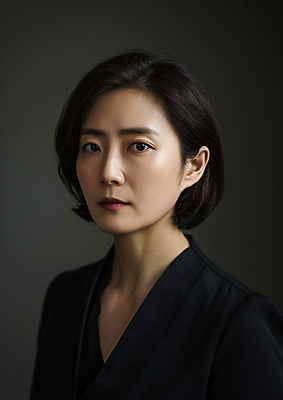 JPG 편집이미지 응시 여자 비즈니스 한명 정장 상반신 성인 비즈니스우먼 프로필 의료성형뷰티 성인여자한명만 편집실사 AI인물포토 AI콘텐츠 1 시선 옷 사람 직장인 CG 여자한명만 성인여자만 파일형식 AI포토