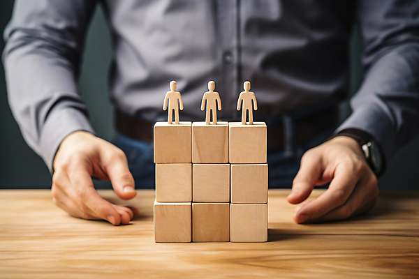 JPG 편집이미지 손 남자 회사 사람모양 한명 목재 미니어처 큐브 디지털합성 오브젝트 마케팅 편집실사 AI인물포토 AI콘텐츠 모양 나무 1 비즈니스 재료 사람 신체부위 모형 CG 파일형식 AI포토