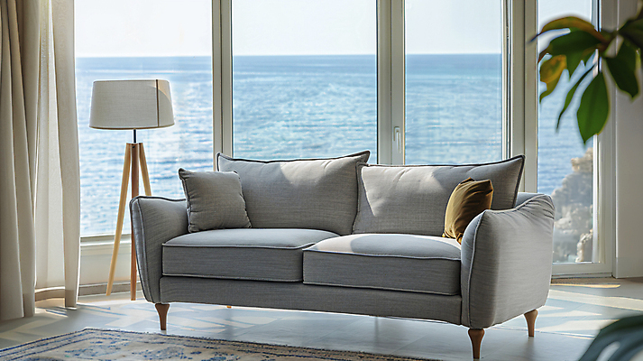 JPG 편집이미지 라이프스타일 여행 호텔 휴식 사람없음 여름휴가 소파 스탠드 디지털합성 힐링 호캉스 편집실사 AI포토 AI콘텐츠 컨셉 의자 숙소 휴가 조명 생활 바캉스 CG 파일형식 여름_계절